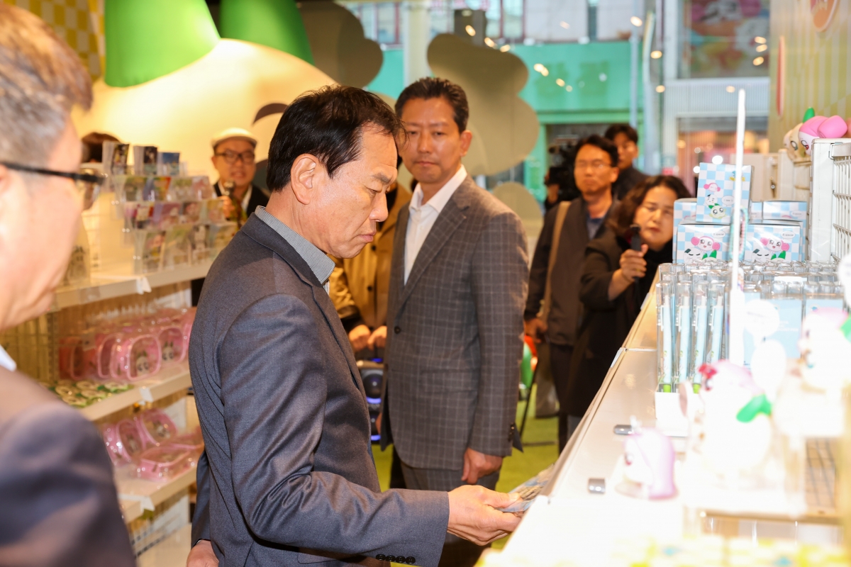 20251031-112[AMG_4956-1-구미마을 젤리상점 팝업스토어 오픈식.JPG