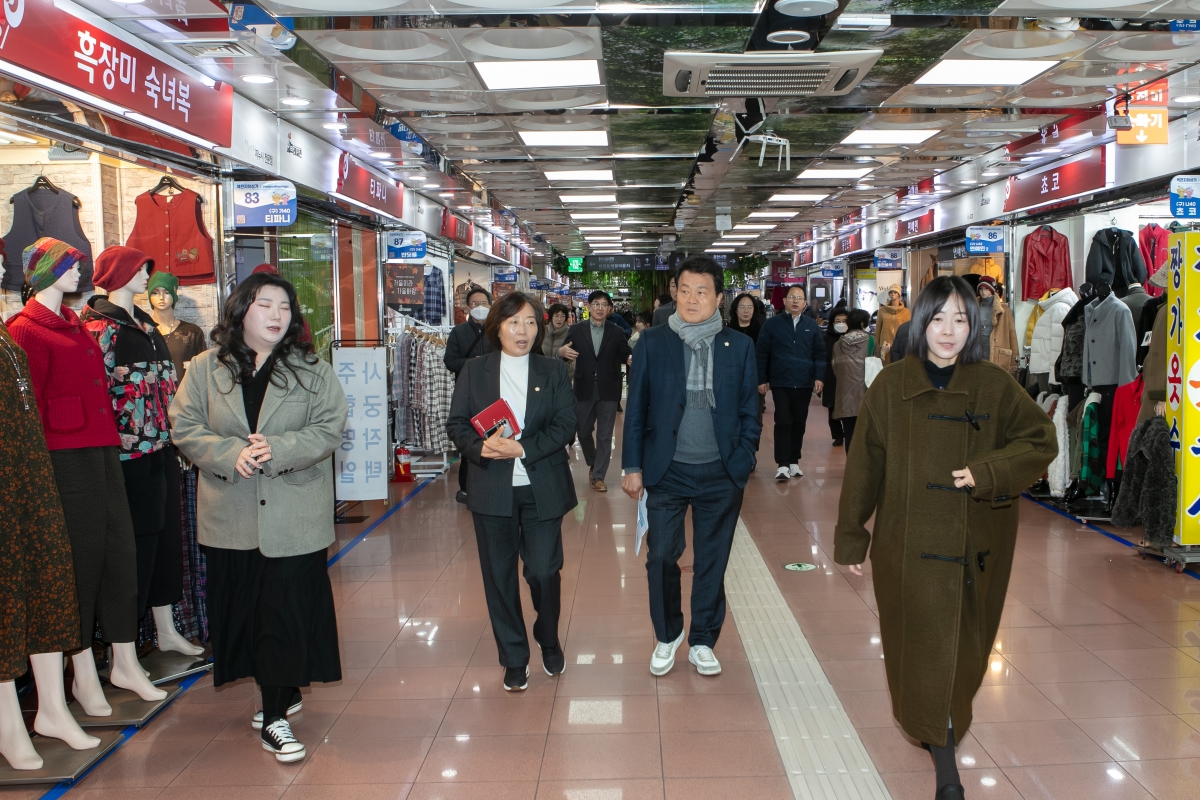 20251118-031[IMG_3980-구미 현황해결을 위한 특별위원회 대전 도심 지하상가연결통로 현장방문활동.jpg