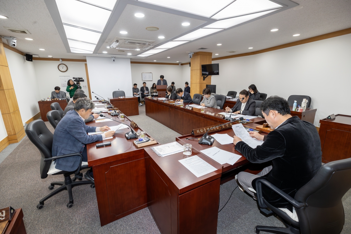 20251119-034[AMG_6955-폐회중 의회운영위원회 활동.jpg