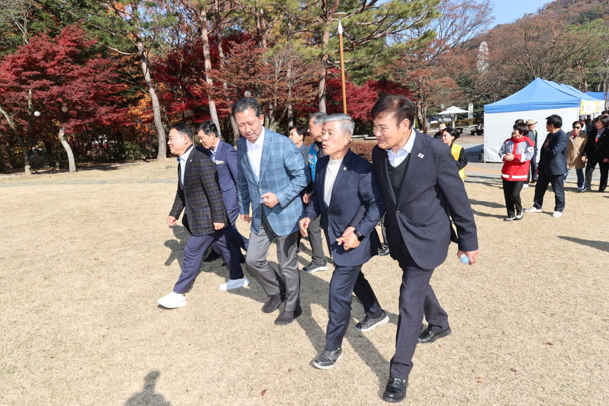 20251115-107[AMG_6573-1-2025 구미시 자봉이 행복박람회.JPG