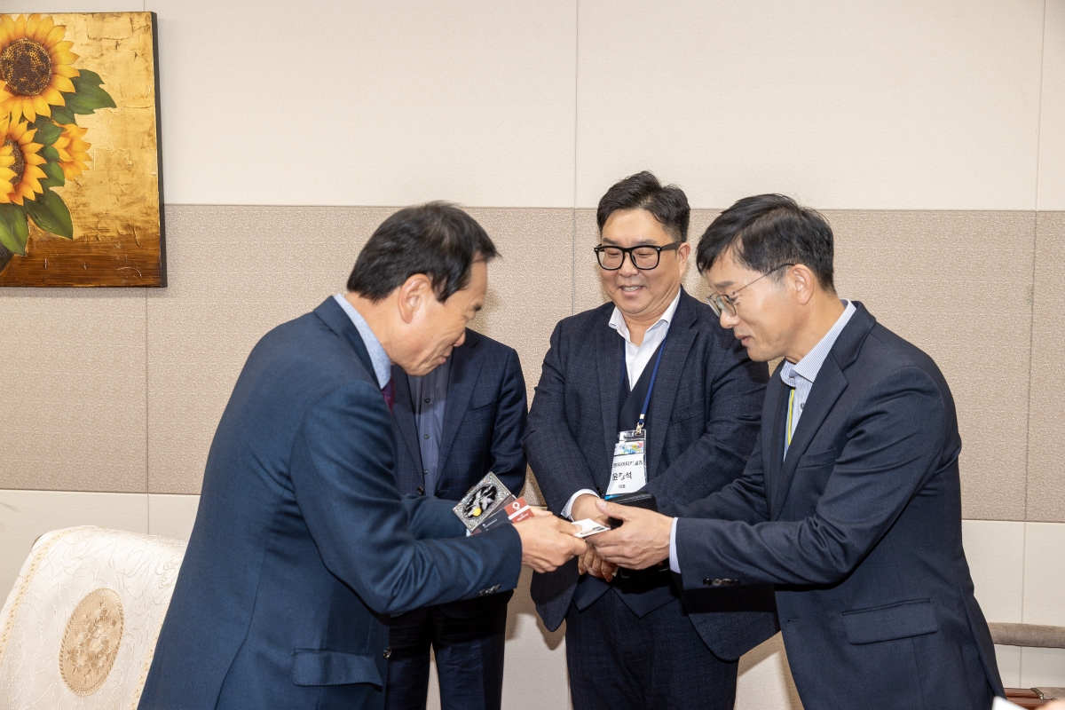 20251120-033[AMG_7174-주)오르타머티리얼즈 투자협약식.jpg