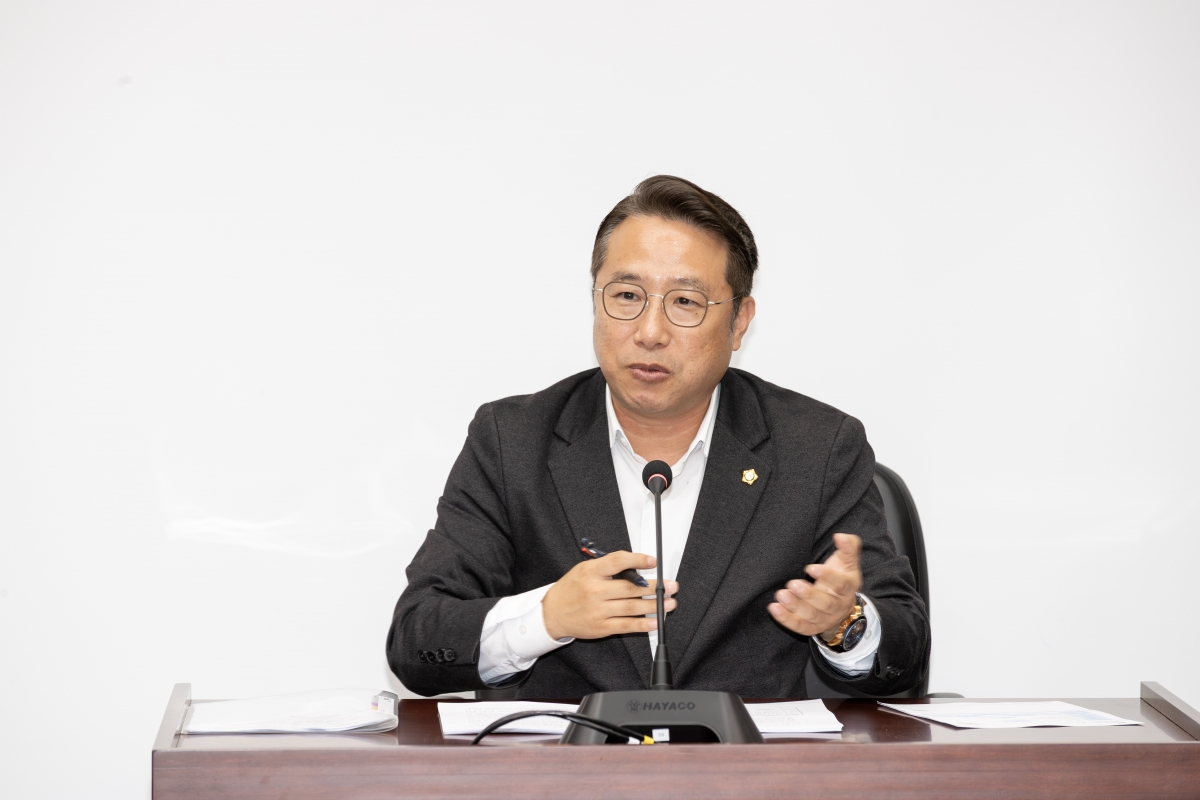 20251125-050[AMG_8036-2025년도 제2차 의원연구단체 심의위원회 개최.jpg