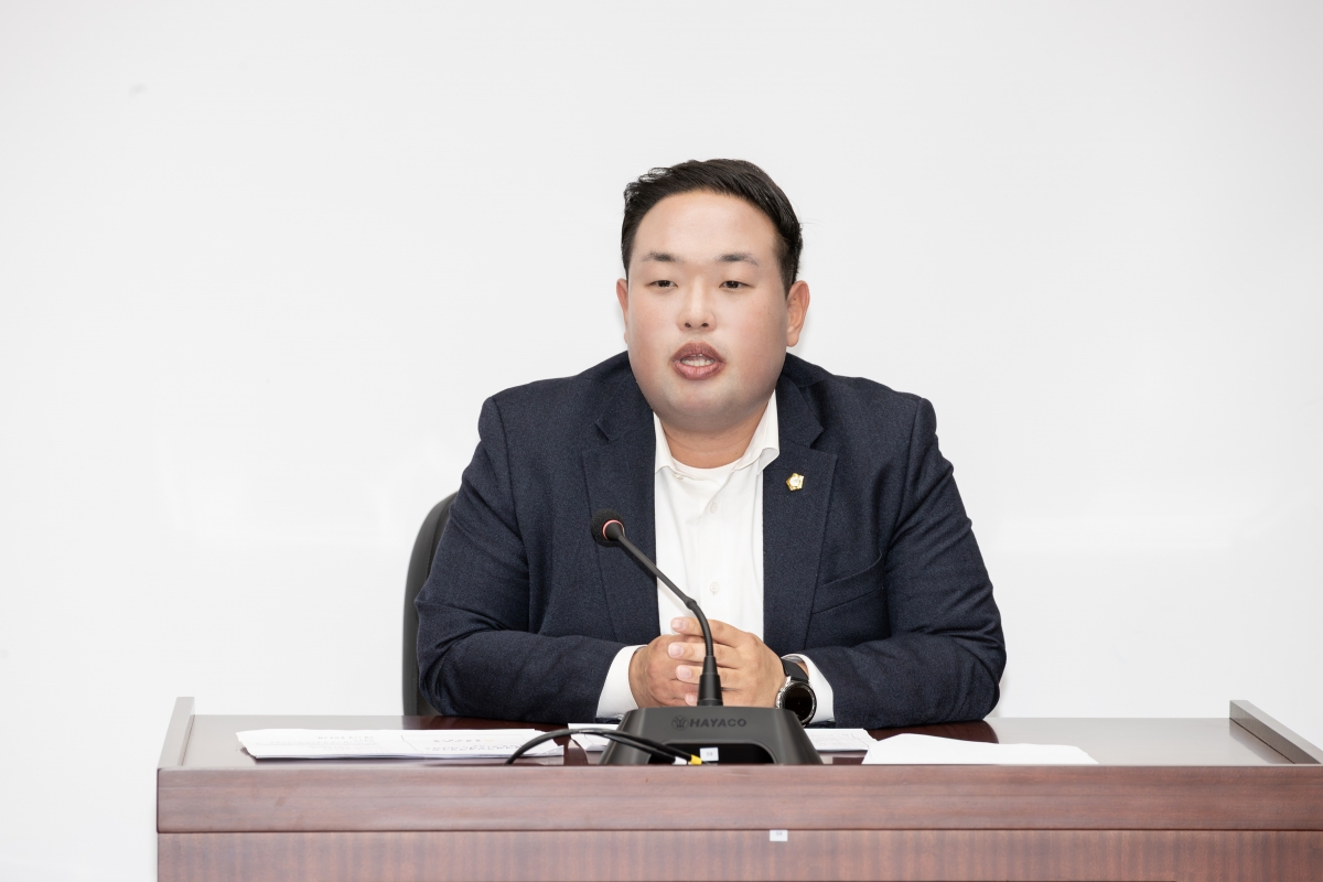 20251125-054[AMG_8058-2025년도 제2차 의원연구단체 심의위원회 개최.jpg