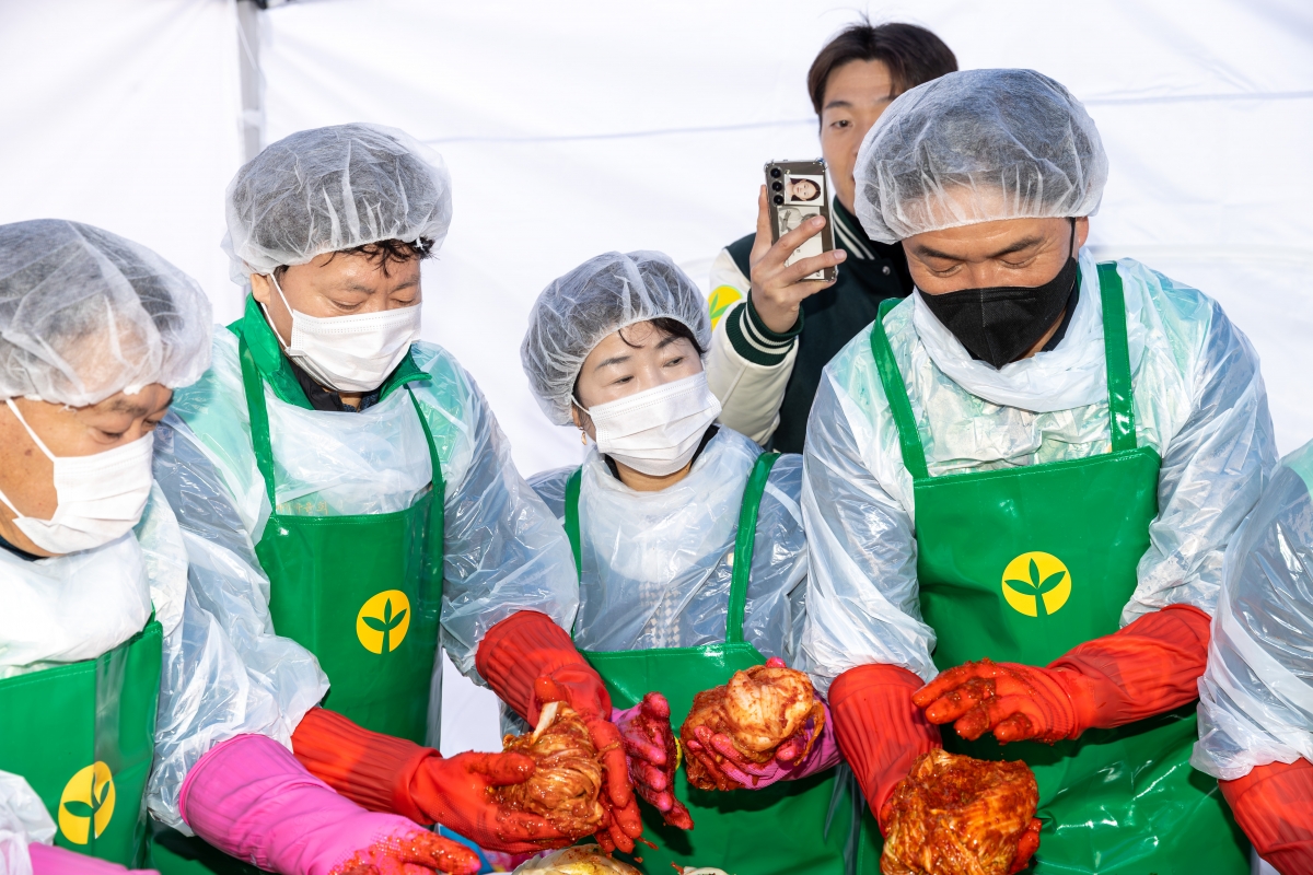 20251124-047[AMG_7774-2025 사랑의 김장담그기.jpg