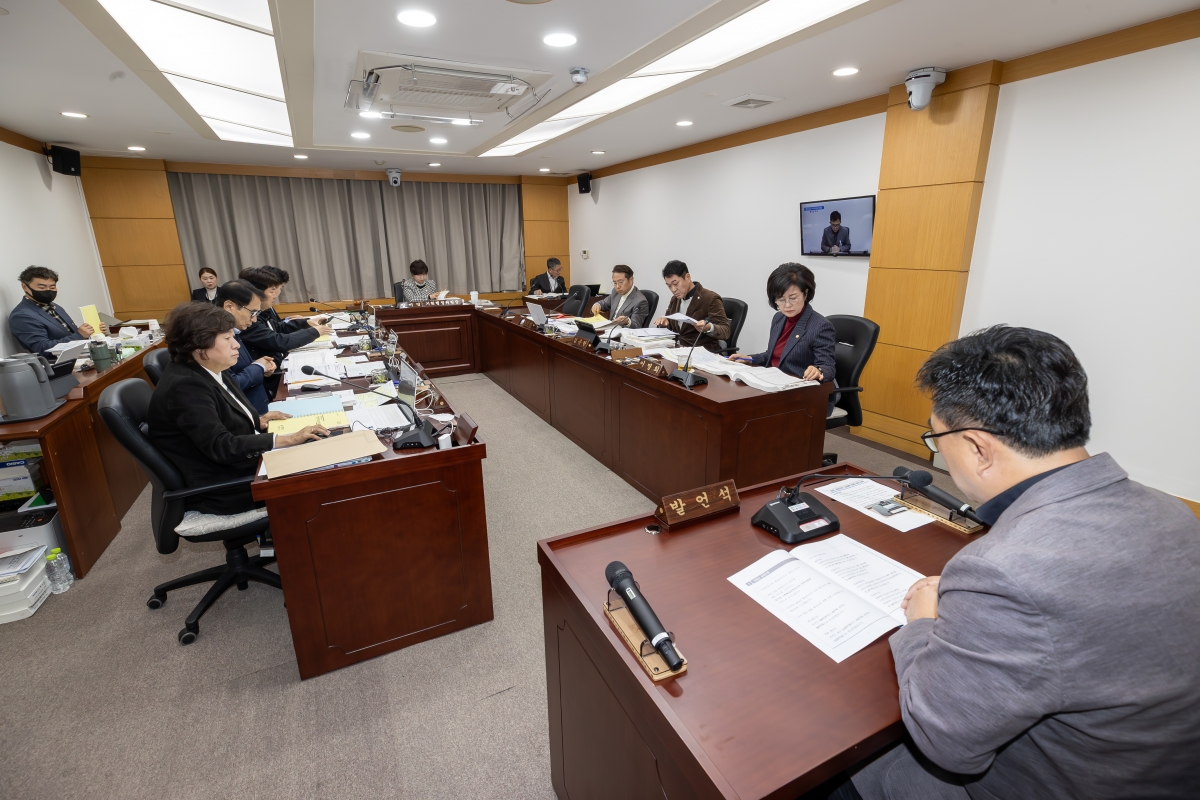 20251201-097[AMG_9088-1-제292회 제2차 정례회시 기획행정위원회 소관 2026년도 예산안 및 기금운용계획안 예비심사 활동.JPG