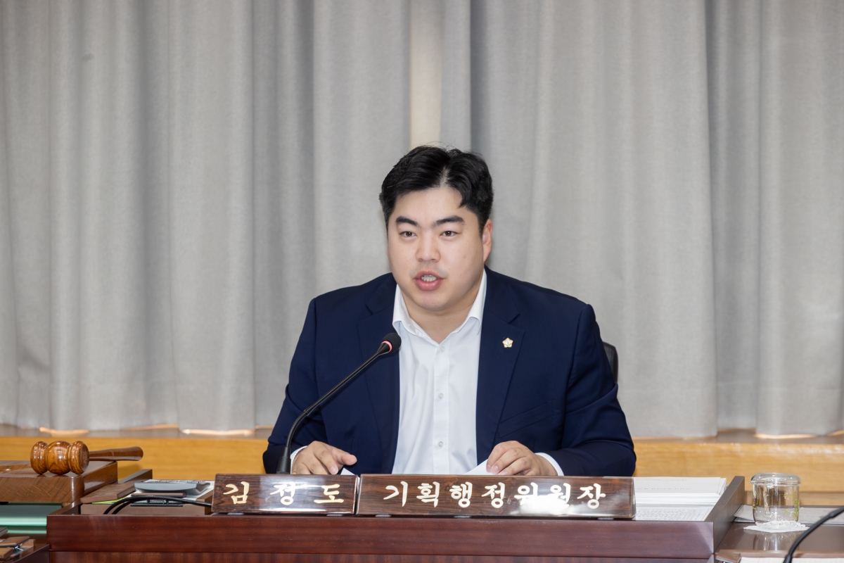 20251126-015[AMG_8143-제292회 제2차 정례회시 기획행정위원회 조례안 등 심사활동.jpg