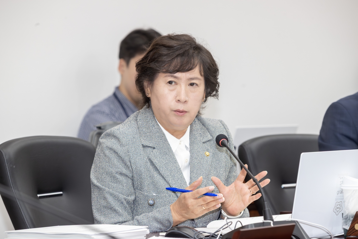 20251126-027[AMG_8229-제292회 제2차 정례회시 기획행정위원회 조례안 등 심사활동.jpg