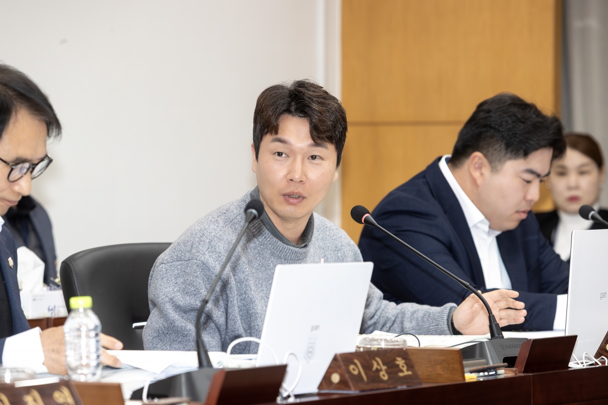 20251127-008[AMG_8583-제292회 제2차 정례회시 기획행정위원회 소관 2026년도 예산안 및 기금운용계획안 예비심사 활동.jpg