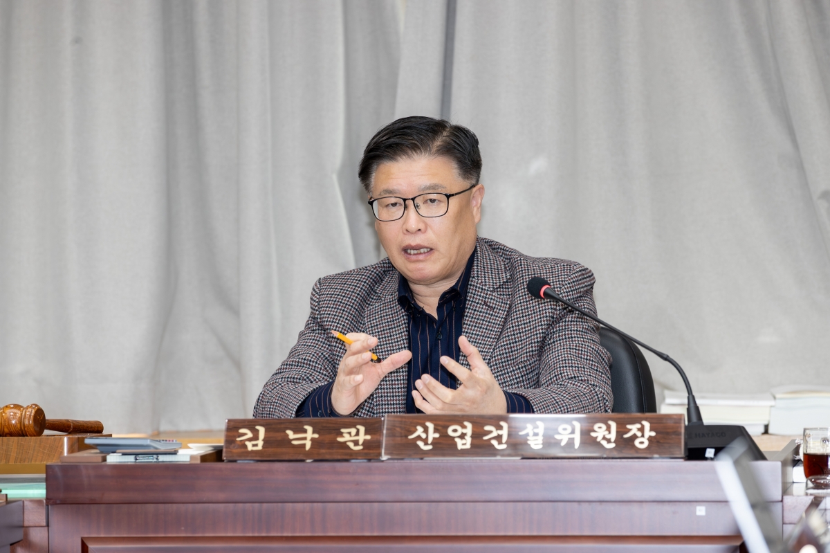 20251202-017[AMG_9412-제292회 제2차 정례회시 산업건설위원회 소관 2026년도 예산안 및 기금운용계획안 예비심사 활동.jpg