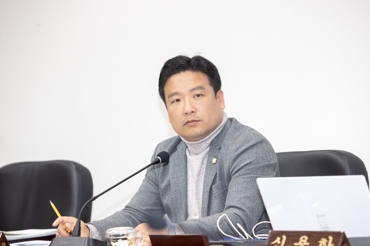 20251126-062[AMG_8414-제292회 제2차 정례회시 산업건설위원회 조례안 등 심사활동.jpg