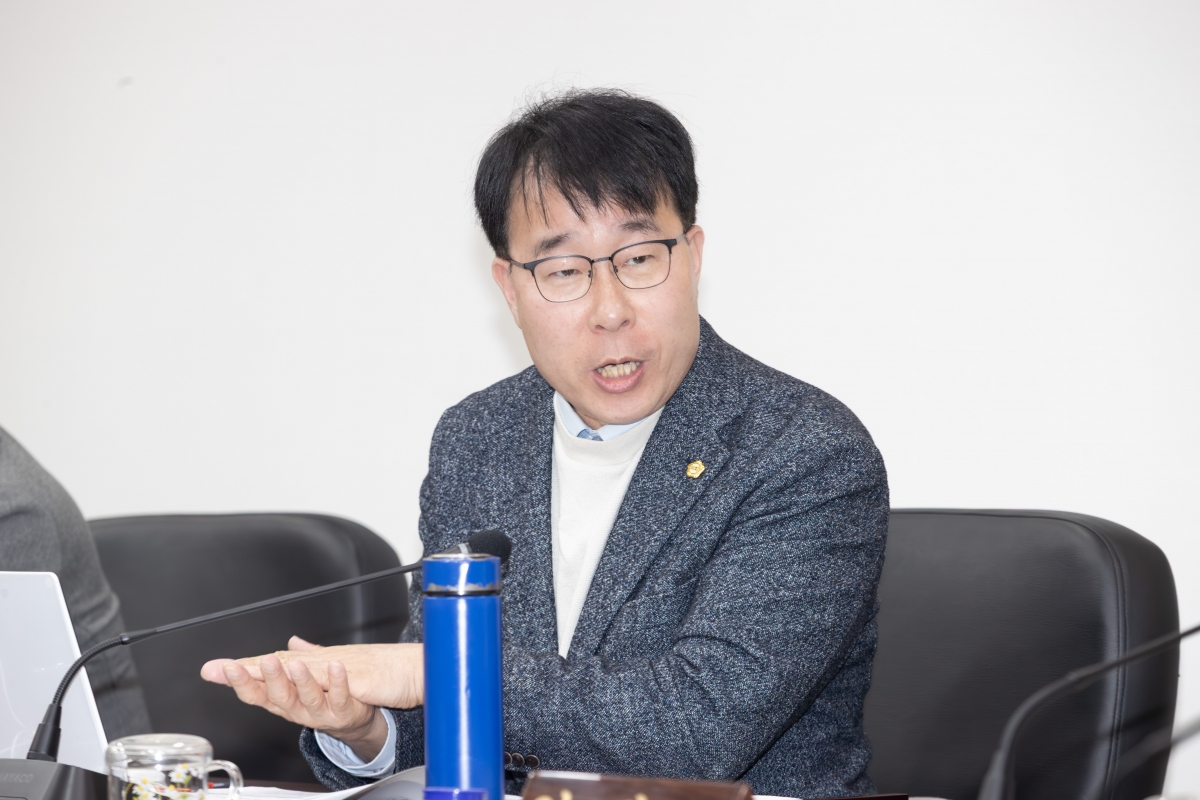 20251126-052[AMG_8265-제292회 제2차 정례회시 산업건설위원회 조례안 등 심사활동.jpg