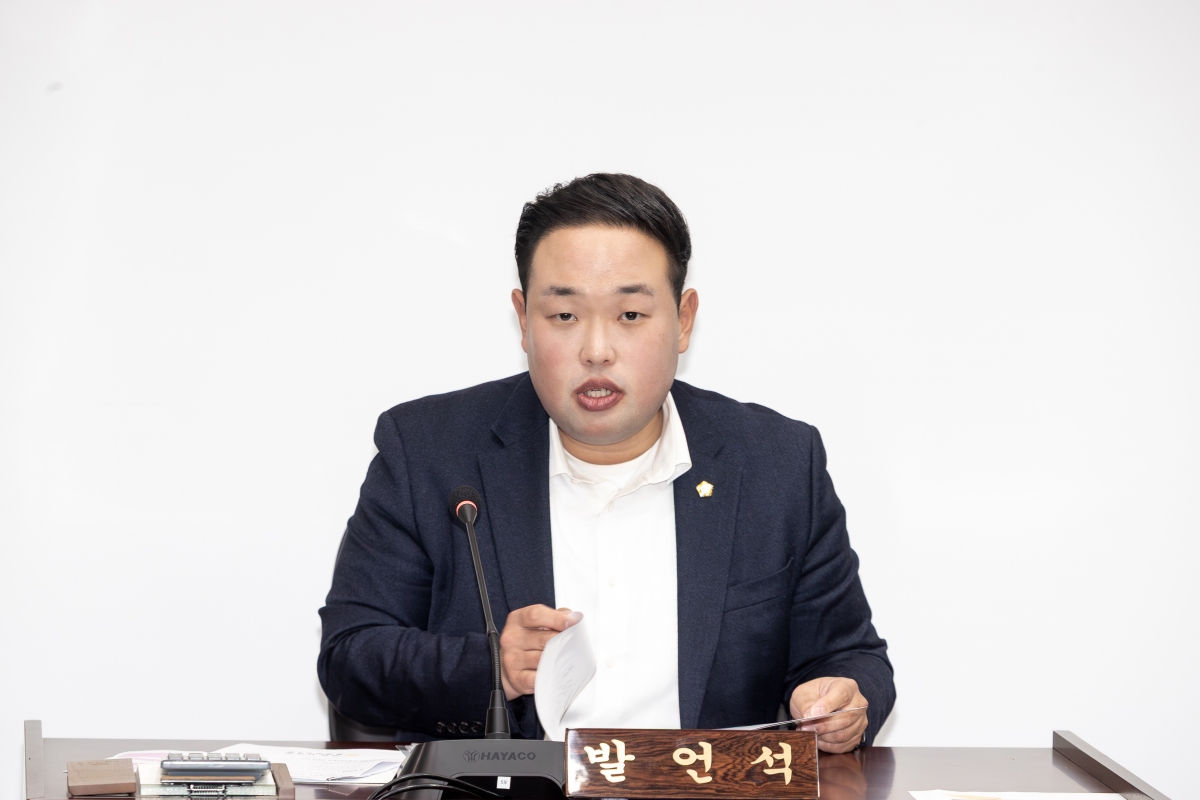 20251126-060[AMG_8407-제292회 제2차 정례회시 산업건설위원회 조례안 등 심사활동.jpg