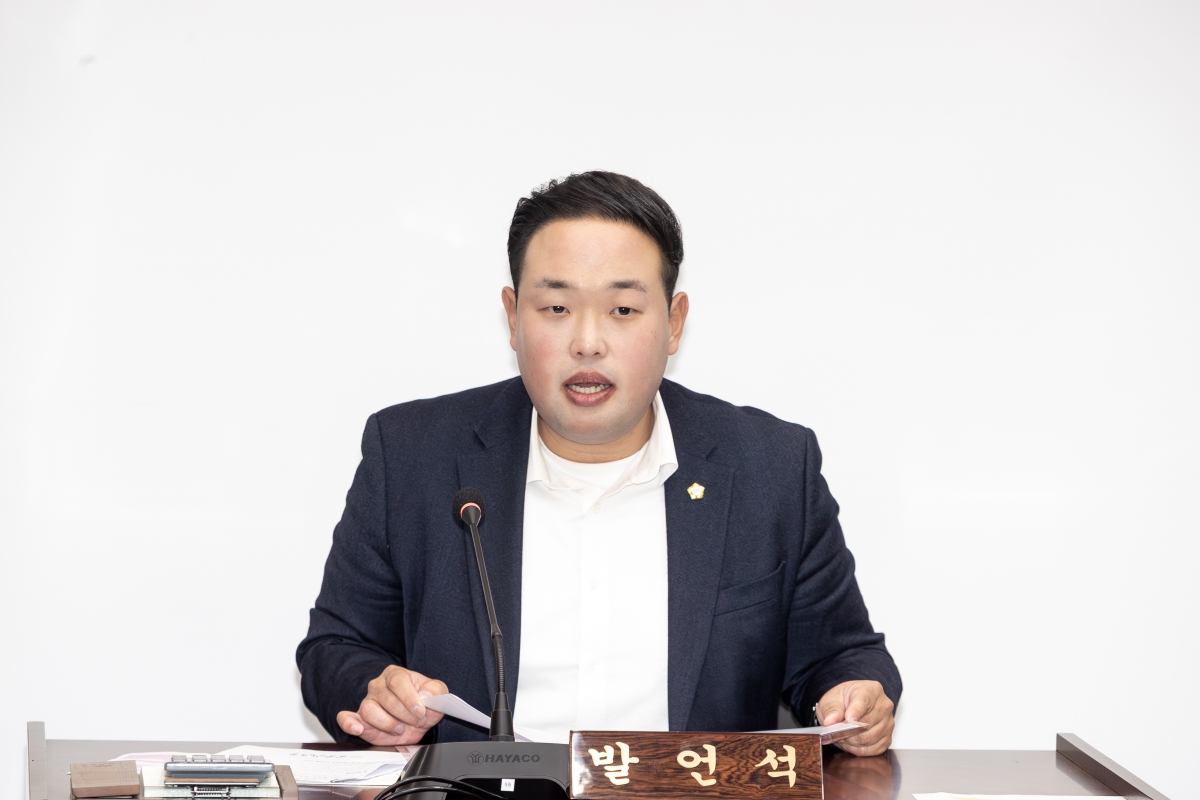 20251126-061[AMG_8413-제292회 제2차 정례회시 산업건설위원회 조례안 등 심사활동.jpg