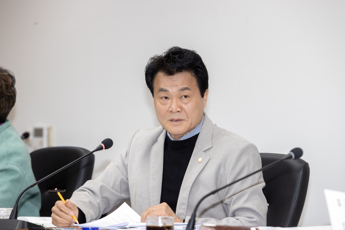 20251127-034[AMG_8468-제292회 제2차 정례회시 문화환경위원회 소관 2026년도 예산안 및 기금운용계획안 예비심사 활동.jpg