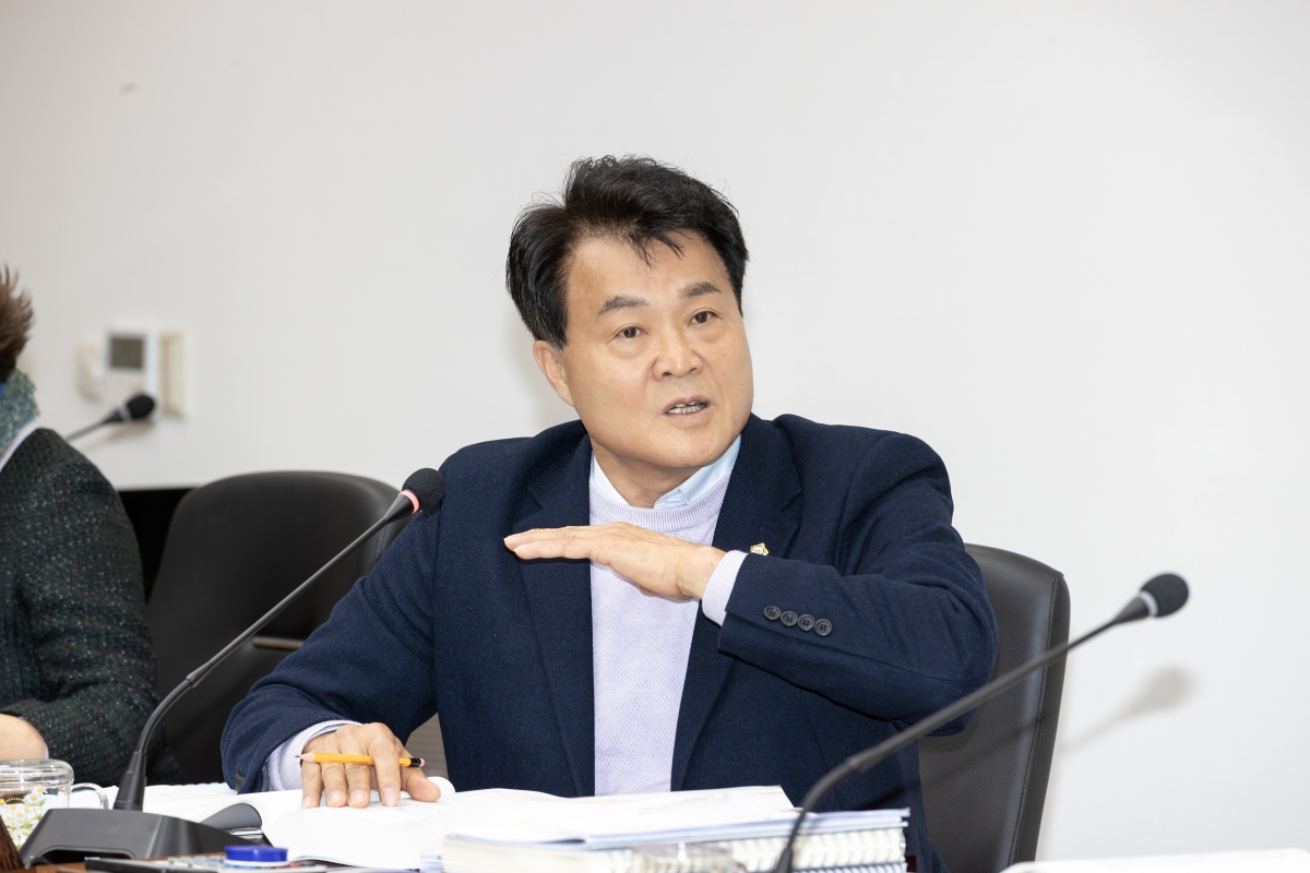 20251202-021[AMG_9459-제292회 제2차 정례회시 문화환경위원회 소관 2026년도 예산안 및 기금운용계획안 예비심사 활동.jpg