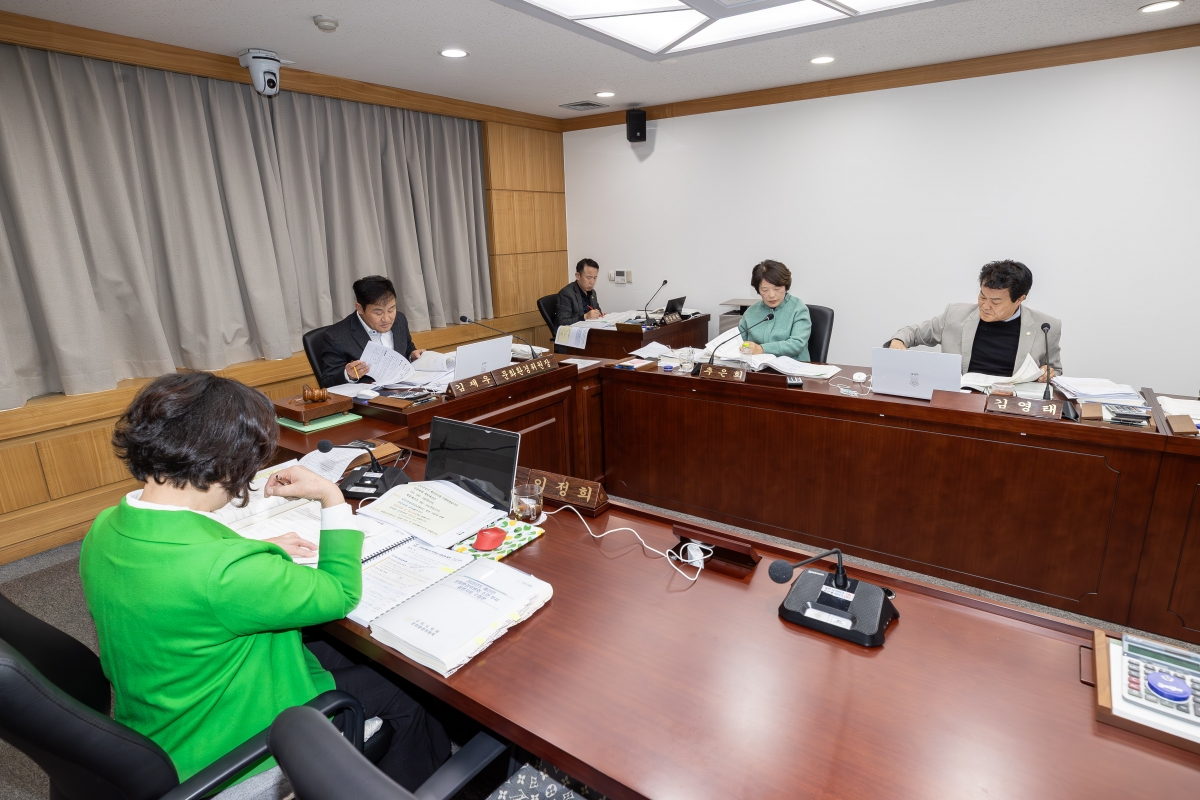 20251127-050[AMG_8619-제292회 제2차 정례회시 문화환경위원회 소관 2026년도 예산안 및 기금운용계획안 예비심사 활동.jpg