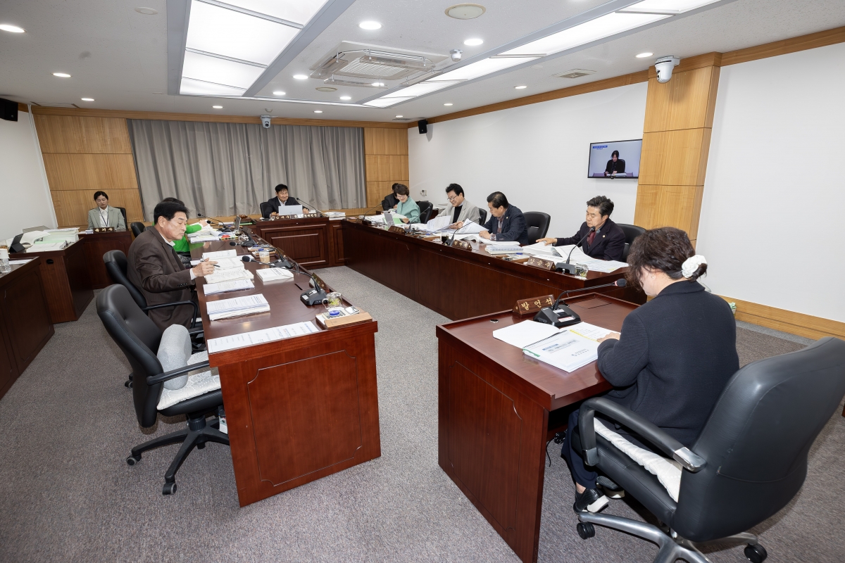 20251127-031[AMG_8450-제292회 제2차 정례회시 문화환경위원회 소관 2026년도 예산안 및 기금운용계획안 예비심사 활동.jpg