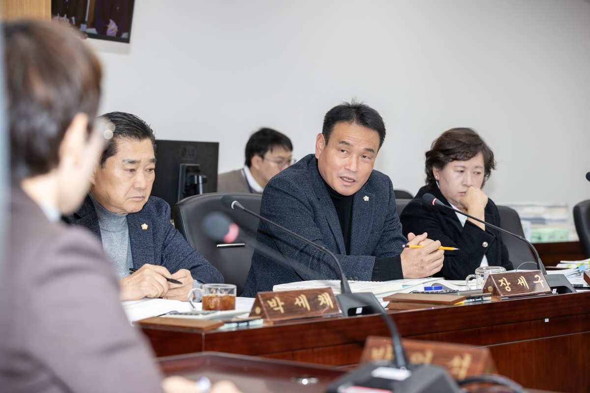 20251204-029[AMG_9696-제292회 제2차 정례회시 예산결산특별위원회 2026년도 예산안 및 기금운용계획안 심사 활동.jpg