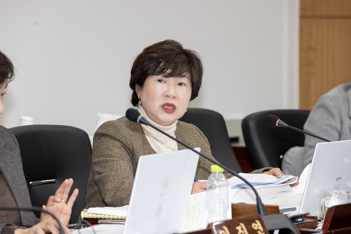 20251205-003[AMG_0215-제292회 제2차 정례회시 예산결산특별위원회 2026년도 예산안 및 기금운용계획안 심사 활동.jpg