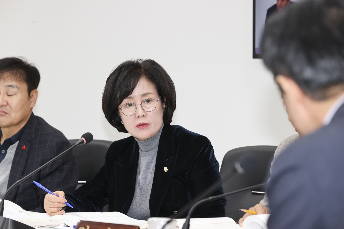 20251209-002[AMG_0270-1-제292회 제2차 정례회시 예산결산특별위원회 2026년도 예산안 및 기금운용계획안 심사 활동.jpg