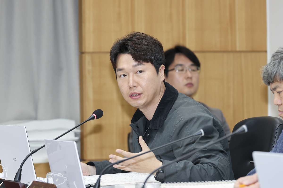 20251209-004[AMG_0276-1-제292회 제2차 정례회시 예산결산특별위원회 2026년도 예산안 및 기금운용계획안 심사 활동.jpg