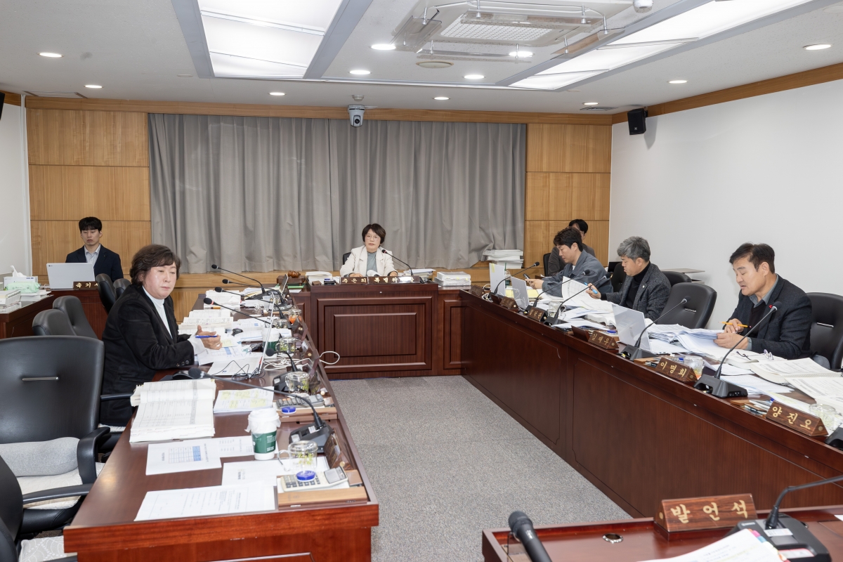 20251209-010[AMG_0302-제292회 제2차 정례회시 예산결산특별위원회 2026년도 예산안 및 기금운용계획안 심사 활동.jpg