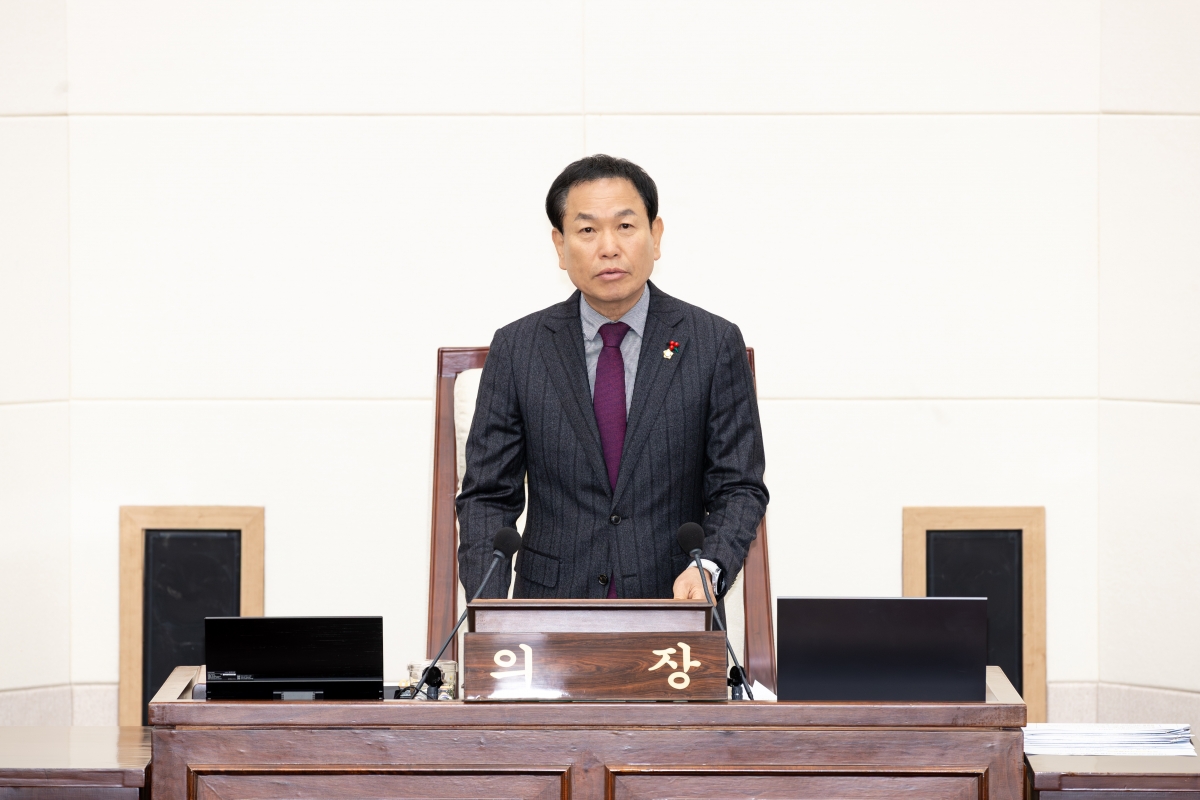 20251211-002[AMG_0694-제292회 제2차 정례회 제2차 본회의시 박교상 의장 회의주재.jpg