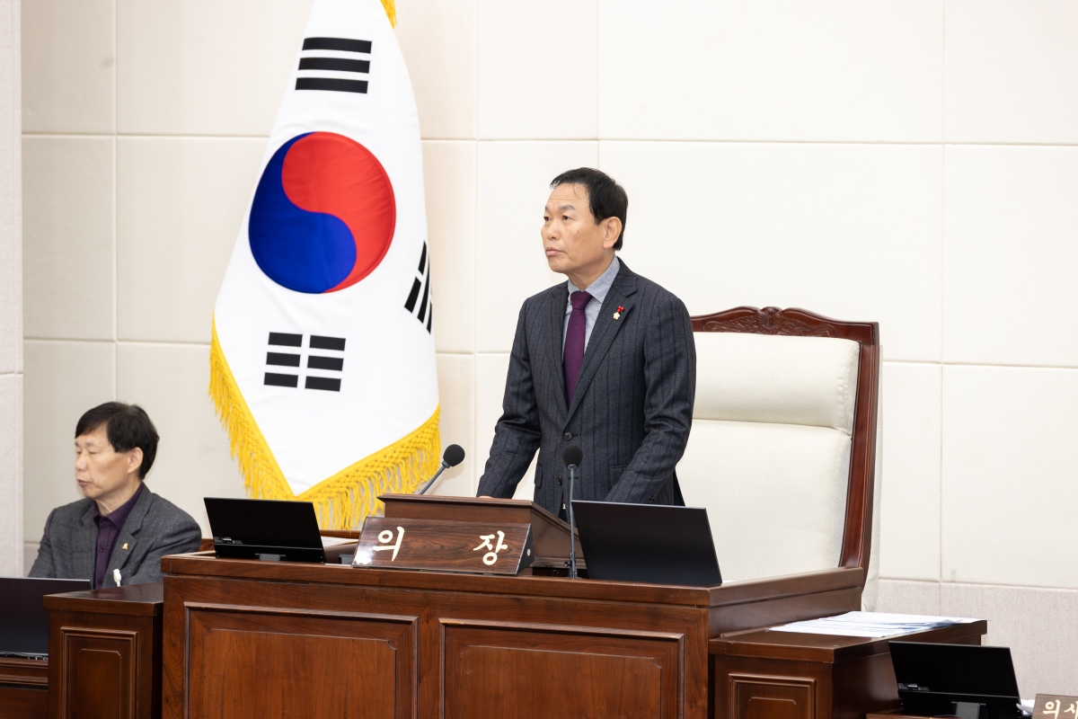 20251211-008[AMG_0796-제292회 제2차 정례회 제2차 본회의시 박교상 의장 회의주재.jpg