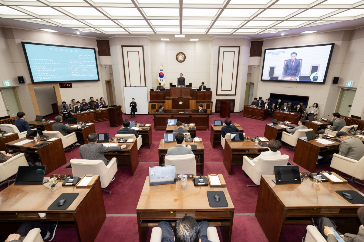 20251211-004[AMG_0770-제292회 제2차 정례회 제2차 본회의시 박교상 의장 회의주재.jpg