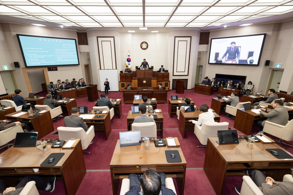 20251211-003[AMG_0755-제292회 제2차 정례회 제2차 본회의시 박교상 의장 회의주재.jpg