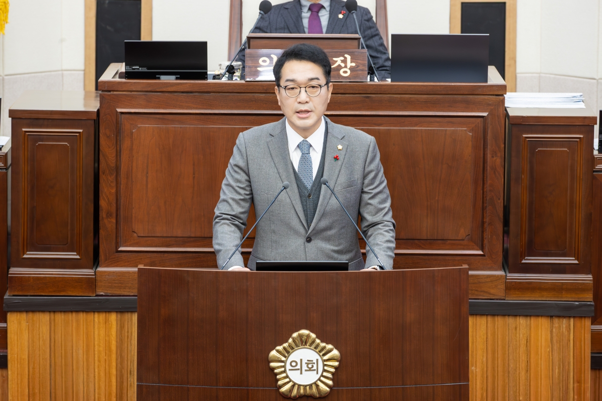 20251211-010[AMG_0685-제292회 제2차 정례회 제2차 본회의시 김근한 의원 5분 자유발언.jpg