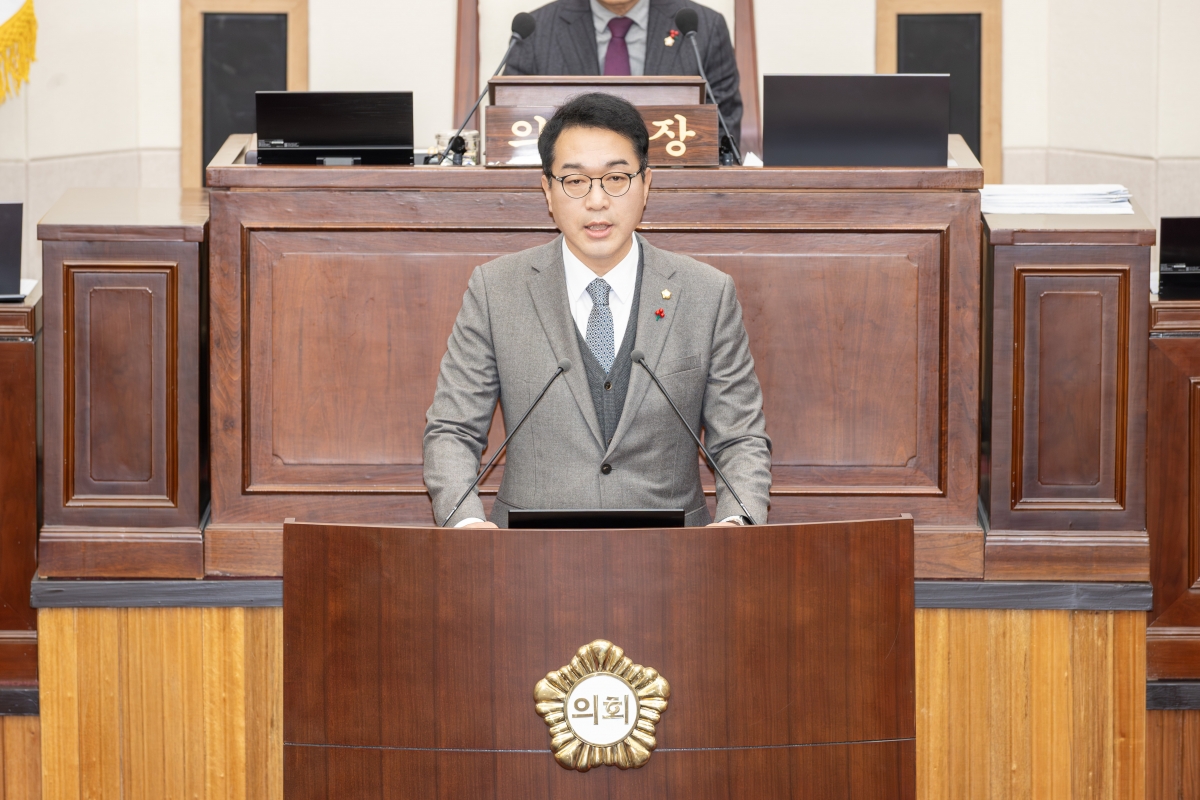 20251211-012[AMG_0671-제292회 제2차 정례회 제2차 본회의시 김근한 의원 5분 자유발언.jpg