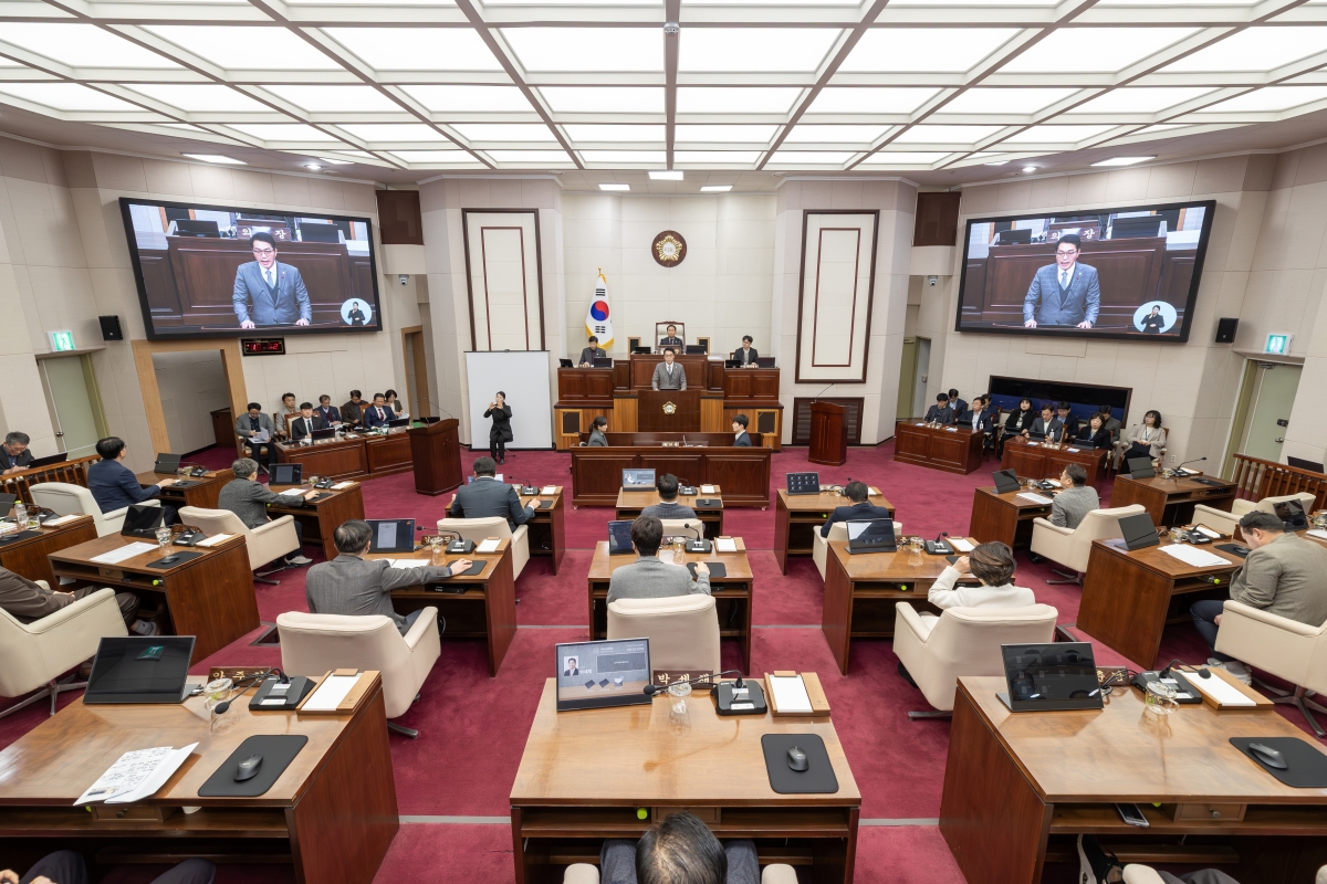 20251211-014[AMG_0676-제292회 제2차 정례회 제2차 본회의시 김근한 의원 5분 자유발언.jpg