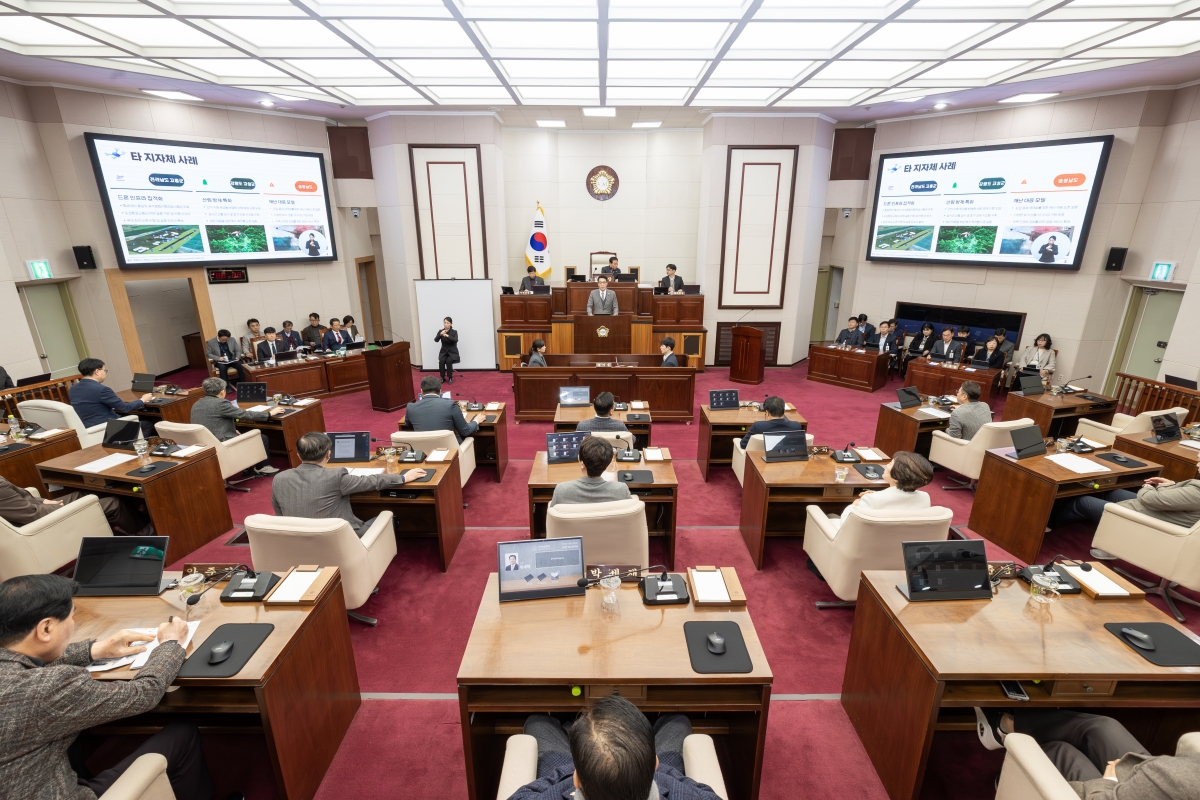 20251211-016[AMG_0682-제292회 제2차 정례회 제2차 본회의시 김근한 의원 5분 자유발언.jpg