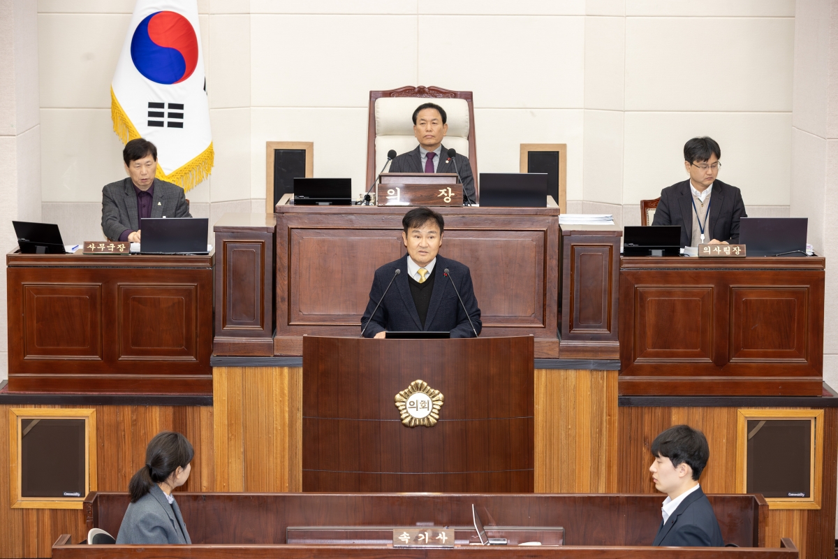 20251211-020[AMG_0704-제292회 제2차 정례회 제2차 본회의시 김재우 의원 시정질문.jpg