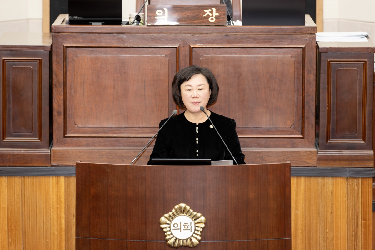 20251211-047[AMG_0821-제292회 제2차 정례회 제2차 본회의시 이정희 문화환경위원회 간사 상임위원회 활동과보고.jpg