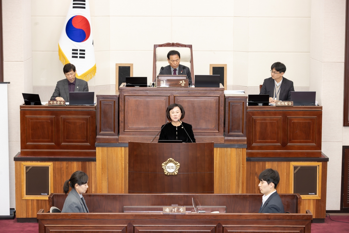 20251211-050[AMG_0829-제292회 제2차 정례회 제2차 본회의시 이정희 문화환경위원회 간사 상임위원회 활동과보고.jpg