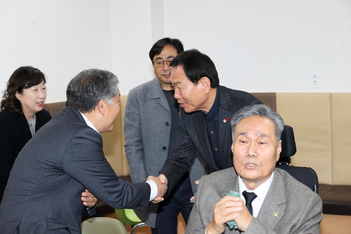 20251216-002[AMG_1361-1-장애인복지관 및 체육관 송년회.JPG