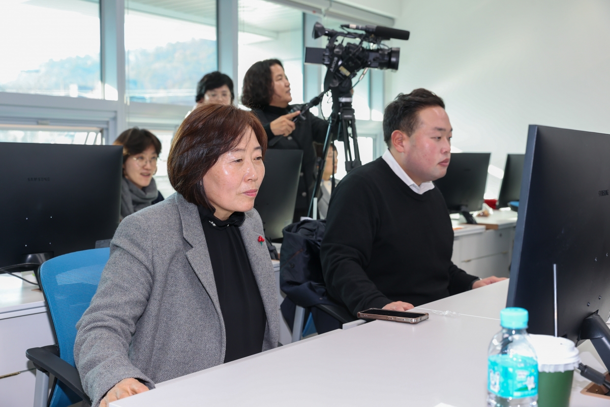 20251217-055[AMG_1702-1-구미시의회 의원 온라인 디자인 플렛폼 활용교육.JPG