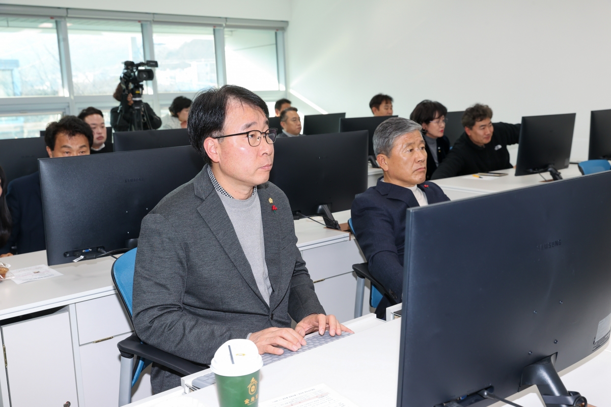 20251217-048[AMG_1688-1-구미시의회 의원 온라인 디자인 플렛폼 활용교육.JPG