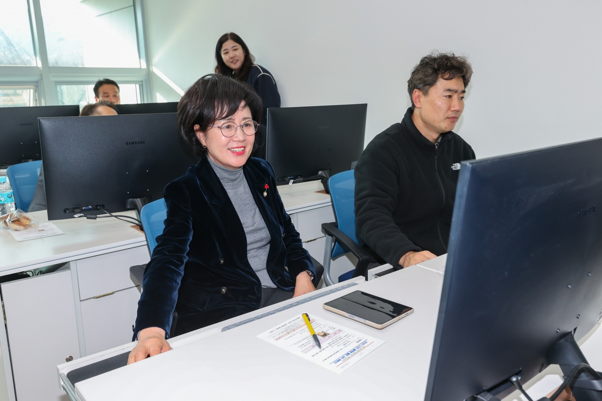 20251217-053[AMG_1697-1-구미시의회 의원 온라인 디자인 플렛폼 활용교육.JPG