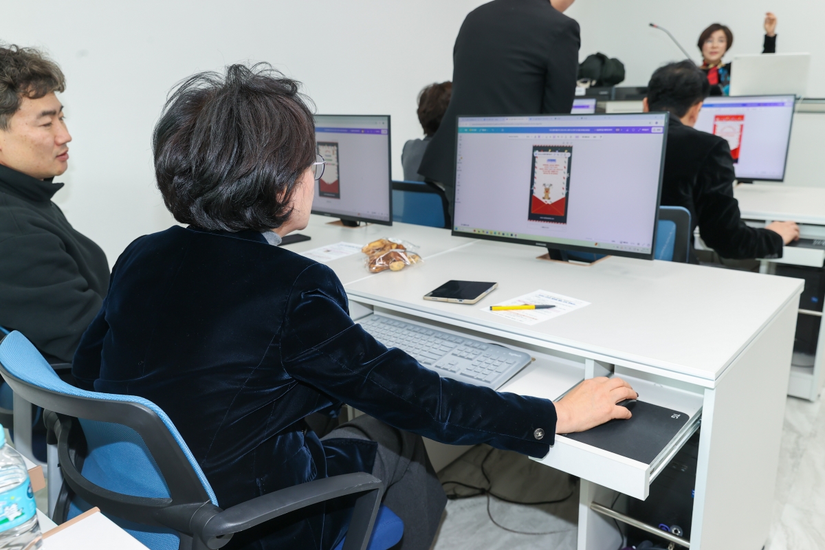 20251217-073[AMG_1745-1-구미시의회 의원 온라인 디자인 플렛폼 활용교육.JPG