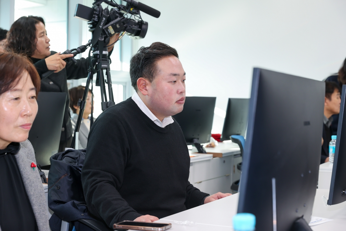 20251217-056[AMG_1703-1-구미시의회 의원 온라인 디자인 플렛폼 활용교육.JPG