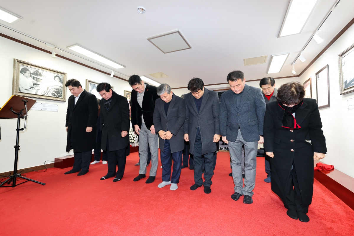 20260102-022[AMG_3065-1-2026 새해 박대통령 생가 참배.JPG