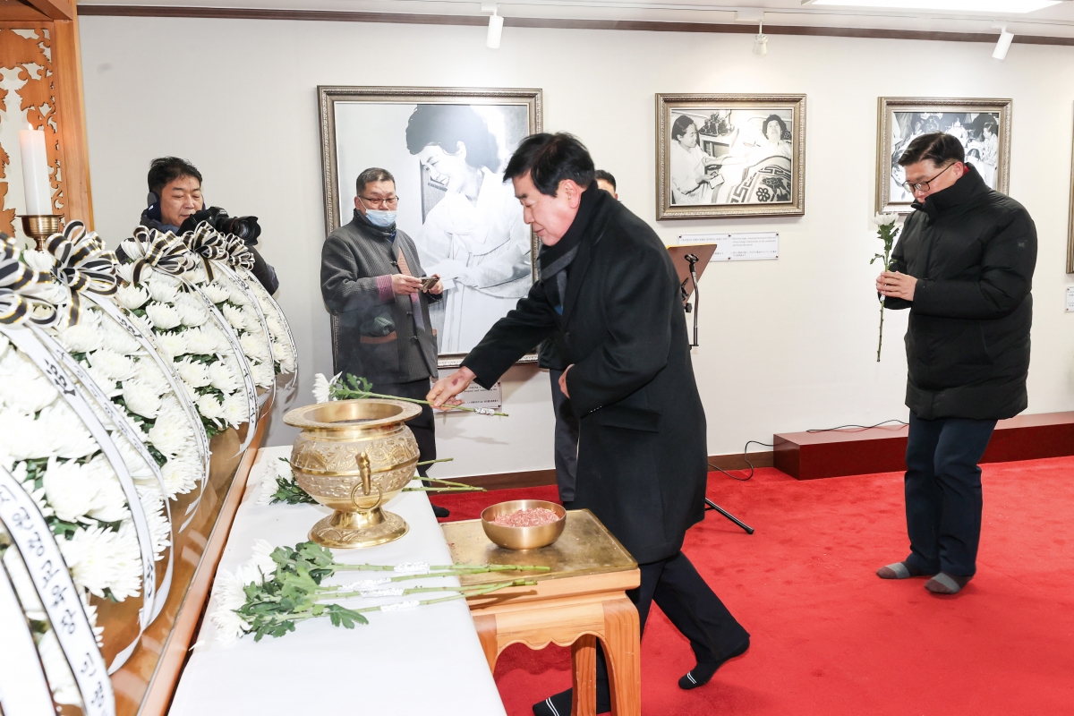 20260102-010[AMG_3042-1-2026 새해 박대통령 생가 참배.JPG