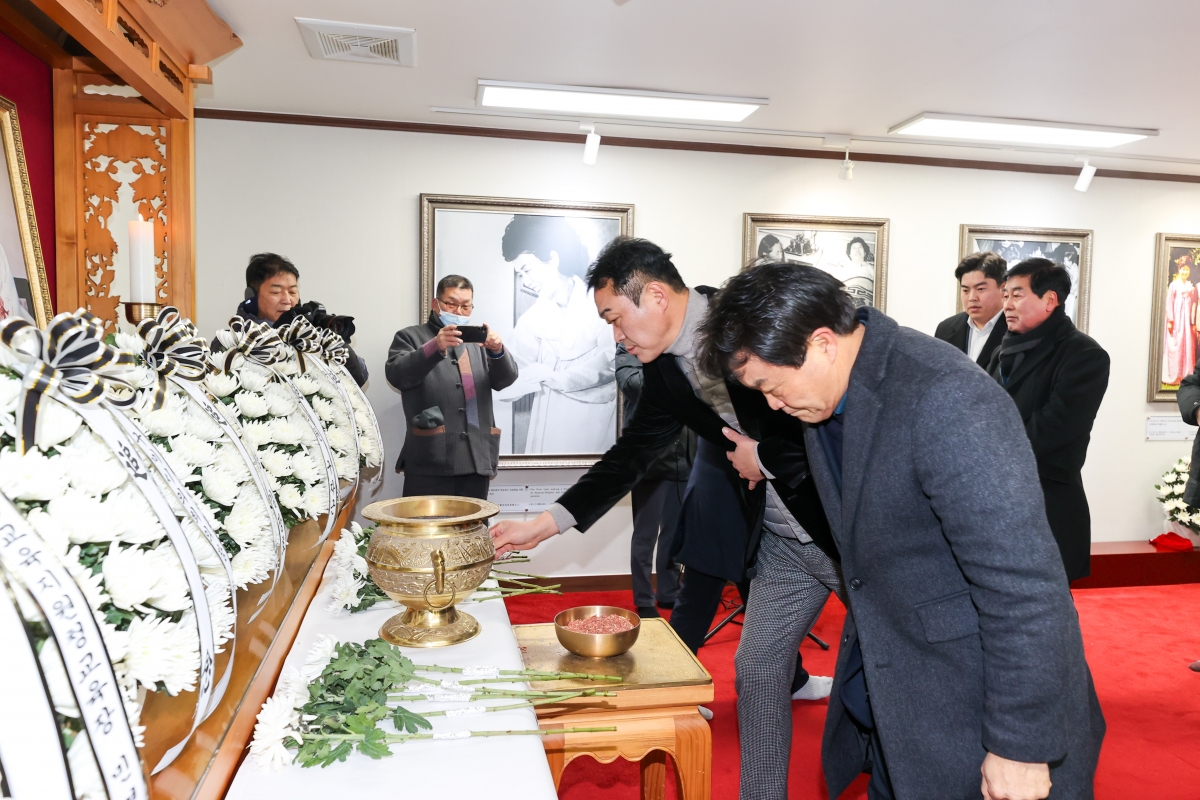 20260102-015[AMG_3051-1-2026 새해 박대통령 생가 참배.JPG