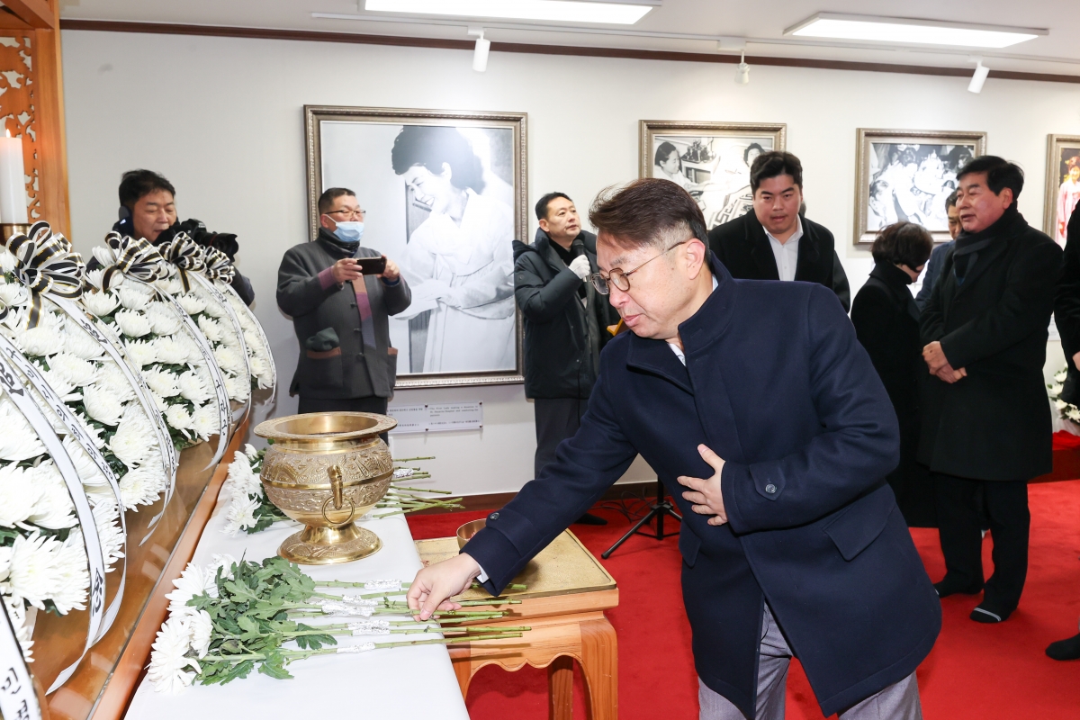 20260102-017[AMG_3054-1-2026 새해 박대통령 생가 참배.JPG