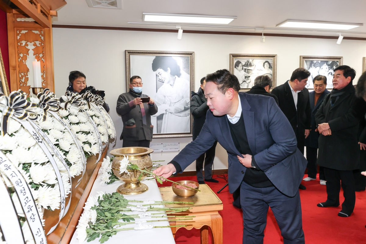 20260102-020[AMG_3060-1-2026 새해 박대통령 생가 참배.JPG