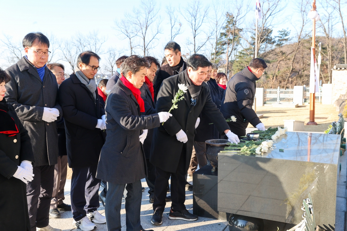 20260102-043[AMG_3118-1-2026 새해 충혼탑 참배.JPG