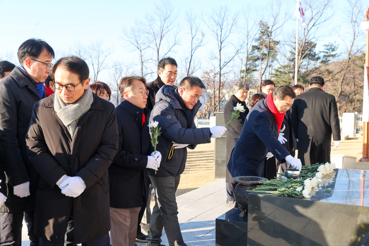 20260102-048[AMG_3128-1-2026 새해 충혼탑 참배.JPG